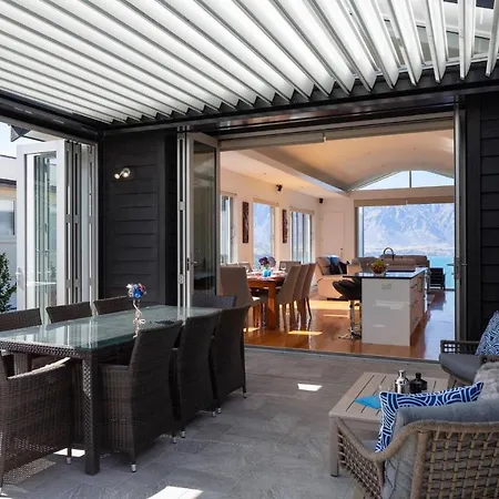 Mountain Vista - Beautifully Renovated Home With Spa Pool